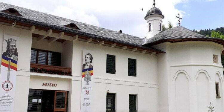 Ursu: Muzeul Mănăstirii Putna, obligatoriu de vizitat