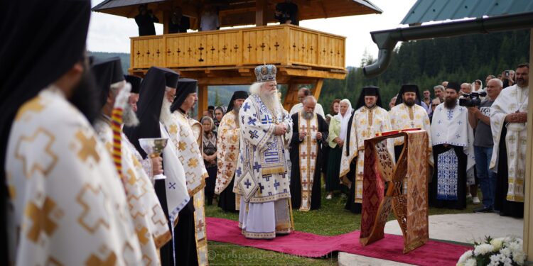 Slujbă săvîrșită de ÎPS Calinic la un schit de călugări