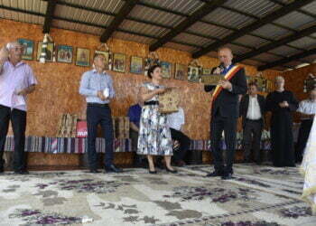 Adîncata: ”Cupluri de aur” și elevi de peste 9,50, premiați