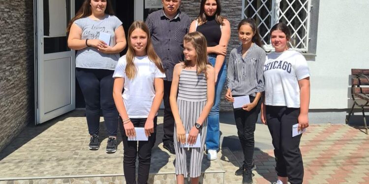 Fîntînele: Bani pentru elevii foarte buni