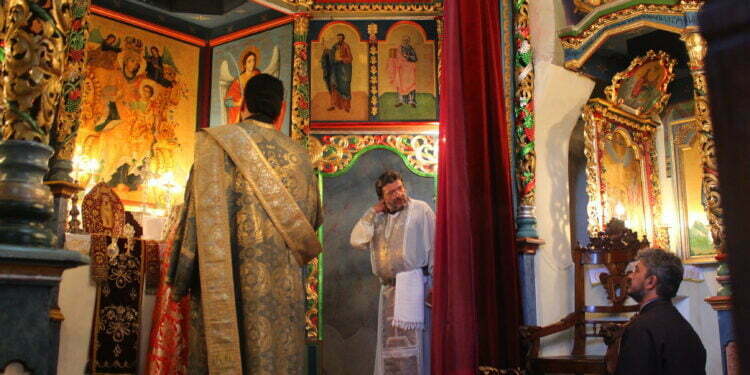 Preotul Azad Manadalian, lăudat de istoricul Pintescu