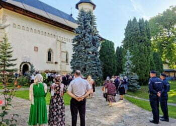 Jandarmii, la biserică, dar și la fotbal