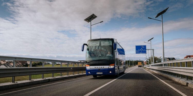 De ce românii preferă autocarul ca mijloc de transport în străinătate