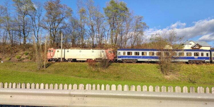 Puneți mîna pe telefon, domnilor parlamentari!