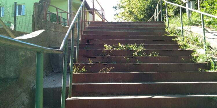 Măcar să i se repare treptele