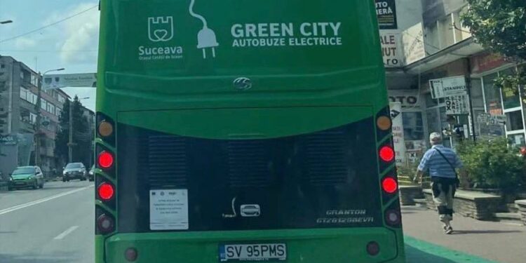 Transport gratuit doar pentru elevii cu domiciliul în Suceava