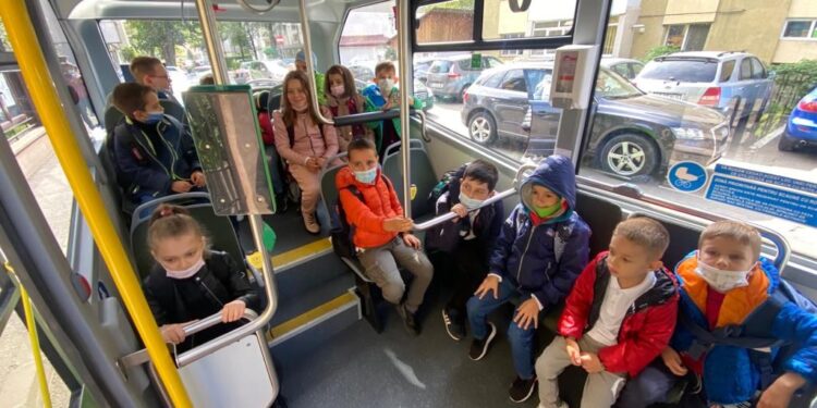 Program-pilot: Autobuz pentru elevii Școlii 10