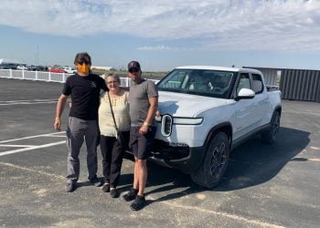 Un sucevean, primul român care a condus o camionetă electrică