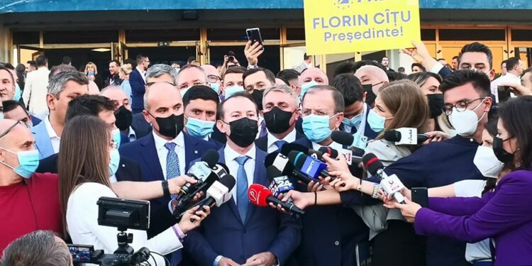 Flutur a cerut împăcare și profesionalizare