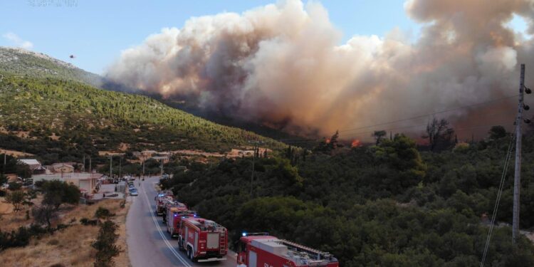 Mănăstire din Grecia salvată de pompieri români. Suceveanul Alin Găleată a fost acolo