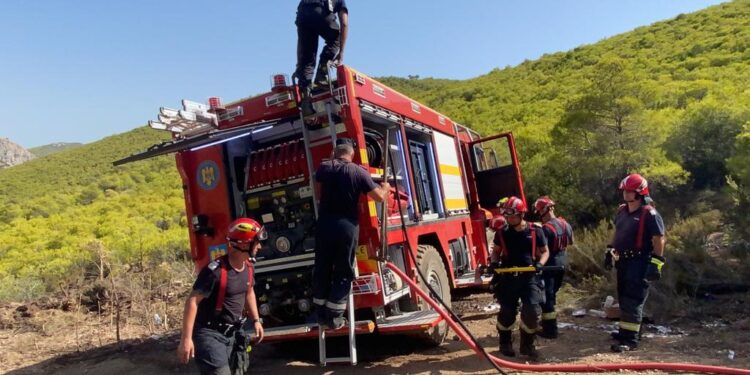 Incendii Grecia: O inimă desenată de un copil, pentru pompierii români