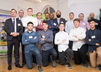 Casă, masă și rugby pentru 40 de tineri