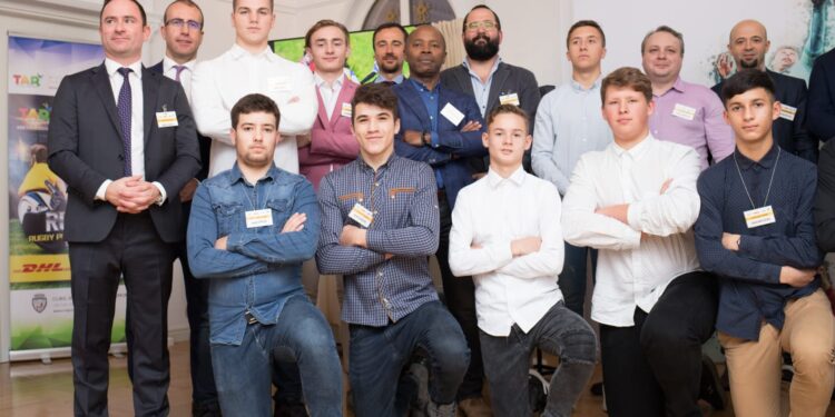 Casă, masă și rugby pentru 40 de tineri