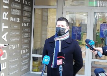 Ori îl ascultați, ori îl dați afară