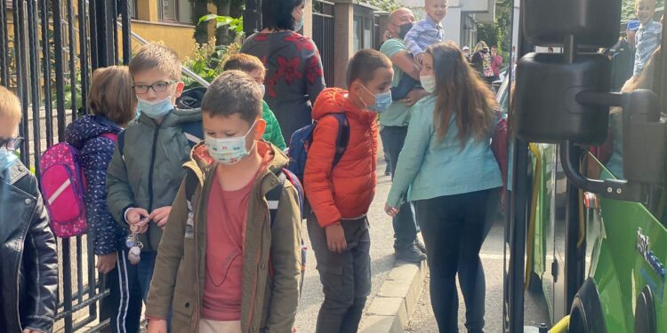 Greu este să fii copil în ziua de azi