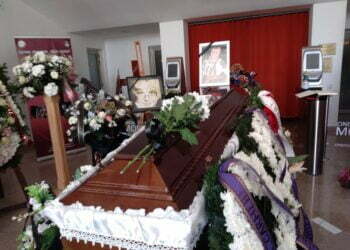 Jerbe de flori și discursuri, la căpătîiul lui Carmen Veronica Steiciuc