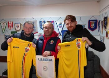 Doi tineri din Manchester, special la Suceava, pentru un meci de fotbal