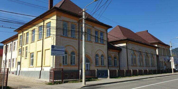 Cîmpulungul, premiat pentru un proiect pe educație
