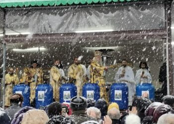 Înaltul Calinic, slujbă de Bobotează la ”Sf. Ioan”, pentru 500 de credincioși. Înaltul i-a oferit primarului Lungu icoana Sfîntului Ioan Botezătorul