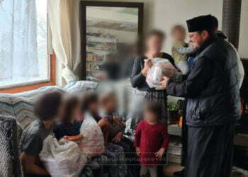 Arhiepiscopia Sucevei: Pachete în valoare de 75.000 de lei, cadouri pentru 500 de familii de suceveni