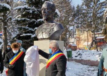 Bustul lui Alexandru Ioan Cuza, realizat de Virgil Scripcaru, dezvelit în centrul Sucevei. Serviciu religios și un detașament de militari îmbrăcați în costume de epocă