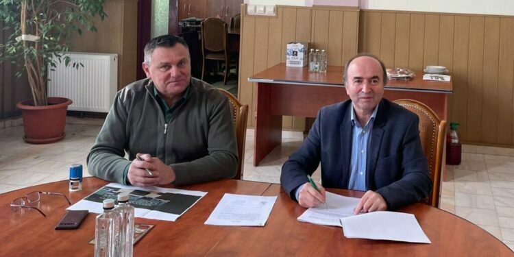 Universitatea ieșeană va pregăti recepționeri, administratori de pensiune și ghizi turistici, la un centru aflat în localitatea suceveană Dorna Candrenilor