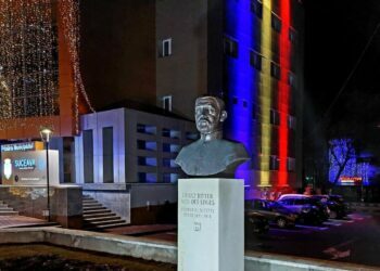 Din 17 ianuarie, municipiul Suceava, fără iluminat ornamental. Primarul promite un ornament nou pentru bradul din centru