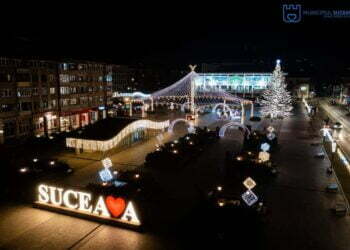Din 17 ianuarie, municipiul Suceava, fără iluminat ornamental. Primarul promite un ornament nou pentru bradul din centru