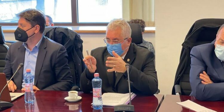 Lungu, după o întîlnire cu Cadariu: Trebuie o legislație în domeniul turismului simplă și funcțională, cu modele din alte țări. Nu trebuie să redescoperim apa caldă