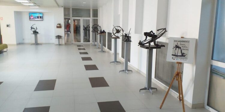 Sculpturi de Ion Mîndrescu, în holul Spitalului Județean. Ilustrații de Mihai Pînzaru-PIM, în sala de conferințe ”Dr. Vasile Andriu”. Din 15 ianuarie pînă pe 27 februarie