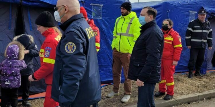 Raed Arafat: La Suceava au fost identificate 3.000 de locuri de cazare voluntară, adică oferite, din care 400 la una dintre mănăstiri