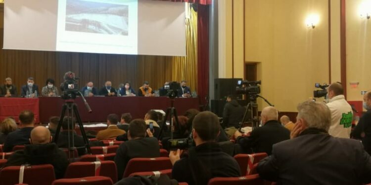 Dezbaterea privind groapa de gunoi de pe Mestecăniș. Petru Ariciuc: Calificativ „nesatisfăcător” pentru organizare, pentru locație, pentru lipsa unui moderator și pentru lipsa de predictibilitate a ceea ce se va întîmpla