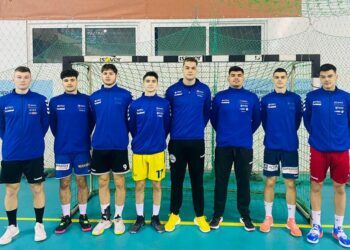 Cei 8 tineri handbaliști suceveni care participă cu naționala de juniori la Jocurile Mediteraneene: Reuț, Drăgoi, Grigore, Armanu, Focșăneanu, Podovei, Niculaie și Zarițchi