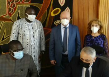 Delegație USV, vizită în Senegal. Rectorul Valentin Popa a anunţat acordarea a trei burse pentru nivelul studiilor universitare de licenţă unor absolvenţi de liceu senegalezi, precum şi acordarea unor facilităţi pentru derularea tezelor de doctorat în cotutelă