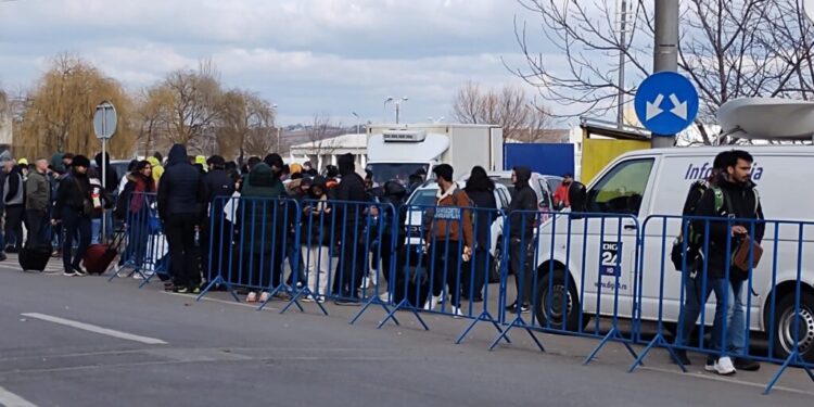 ”Războiul” cu autoritățile trebuie să continue. Dar nu și în cazul crizei refugiaților