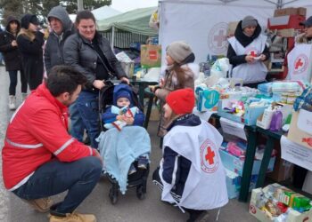 Crucea Roșie, ajutoare pentru refugiații de la Siret, dar și pentru ucrainenii care așteaptă să intre în țară