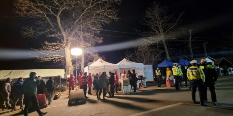 Crucea Roșie, ajutoare pentru refugiații de la Siret, dar și pentru ucrainenii care așteaptă să intre în țară