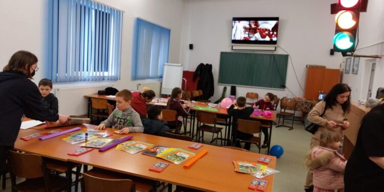 Loc de joacă în tabăra de refugiați de la Liceul Tehnologic ”Lațcu Vodă” Siret, pentru 25 de copii