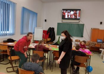 Loc de joacă în tabăra de refugiați de la Liceul Tehnologic ”Lațcu Vodă” Siret, pentru 25 de copii