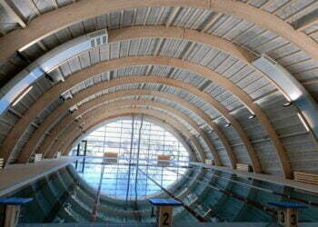 Bazin de înot foarte modern, recepționat. Acesta va fi deschis în două luni. Problema este că vor fi costuri de întreținere foarte mari