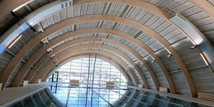 Bazin de înot foarte modern, recepționat. Acesta va fi deschis în două luni. Problema este că vor fi costuri de întreținere foarte mari