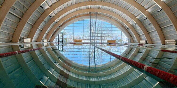 Bazin de înot foarte modern, recepționat. Acesta va fi deschis în două luni. Problema este că vor fi costuri de întreținere foarte mari