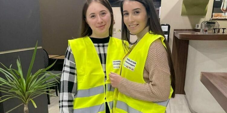 Diana Petriuk, translator voluntar la Hotelul ”Bucovina”: Oamenii sînt foarte speriați. Au ieșit din casă cu ce erau îmbrăcați și cu cîțiva bănuți în buzunar