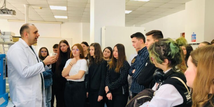 Liceeni suceveni, în vizită la Facultatea de Inginerie Alimentară. Oferta educațională este prezentată de FIA nu doar în județul Suceava, ci și în Neamț și Botoșani