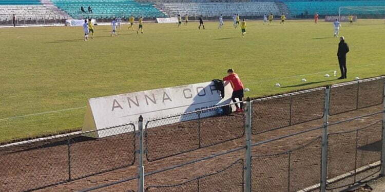 Directorul tehnic Gvozdenovic pe bancă, antrenorul Moșteanu simplu spectator, Foresta – Știința Miroslava 2-0