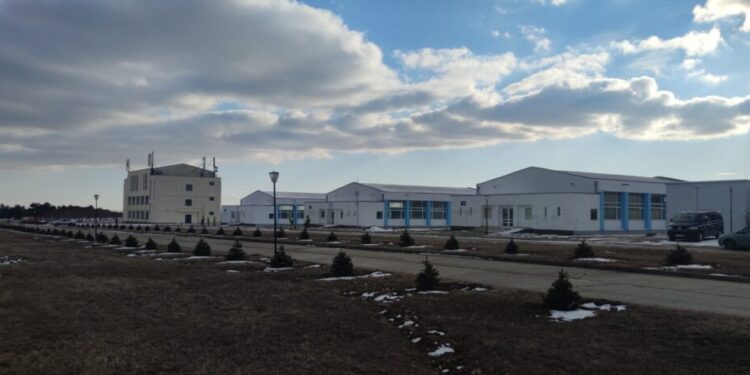 Primele ajutoare europene pentru ucraineni au sosit în HUB-ul de la Salcea. CJ a pus la dispoziție Parcul Industrial ”Bucovina” care se întinde pe 13 hectare, 10.000 de metri pătrați de hale și 6.000 de metri pătrați de platforme betonate