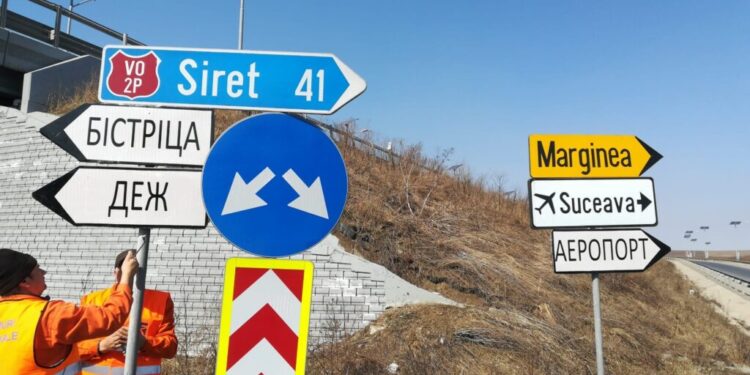 Montarea de indicatoare în limba ucraineană, o probă de slugărnicie