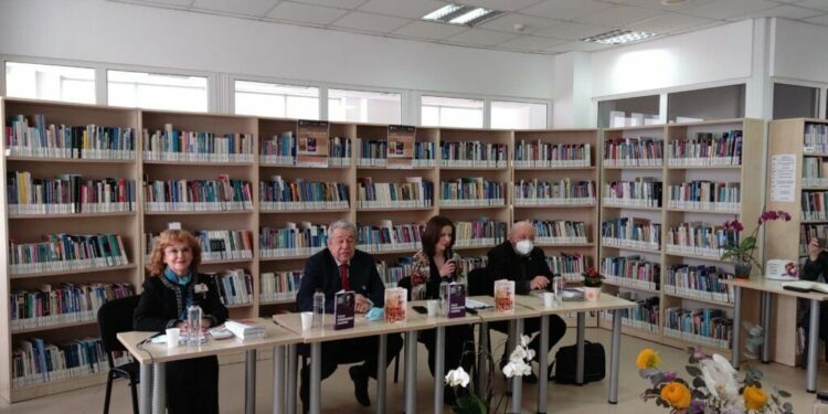 Dublă lansare de carte Doru Viorel Ursu la USV. Sanda-Maria Ardeleanu: Cărțile conțin fragmente care pot fi extrase și introduse într-o istorie a românilor, pentru a rescrie o istorie zbuciumată