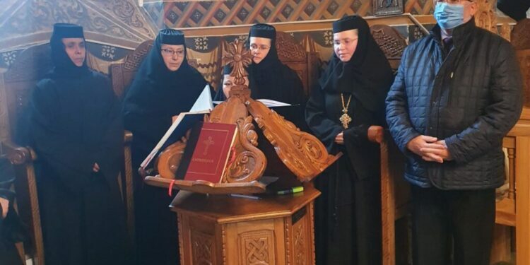 Primarul Sucevei, la slujbă la Mănăstirea Teodoreni, din Burdujeni, unde s-a rugat pentru încetarea războiului