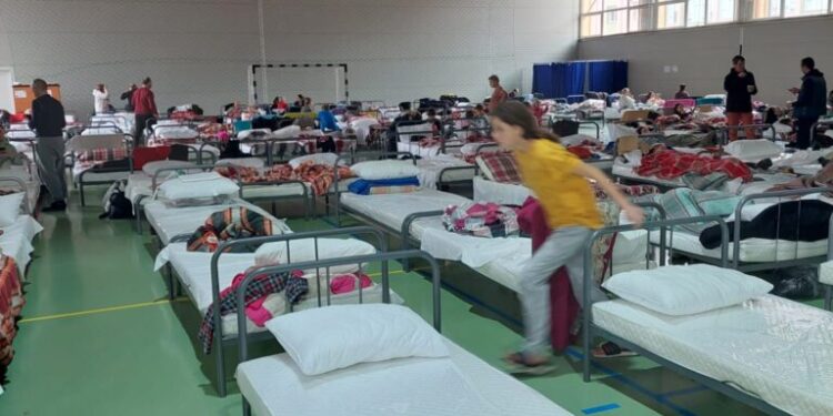 52 de refugiați armeni, la Suceava, în drum spre Bulgaria. Varujan Vosganian a mulțumit Sucevei pentru atenția acordată conaționalilor săi